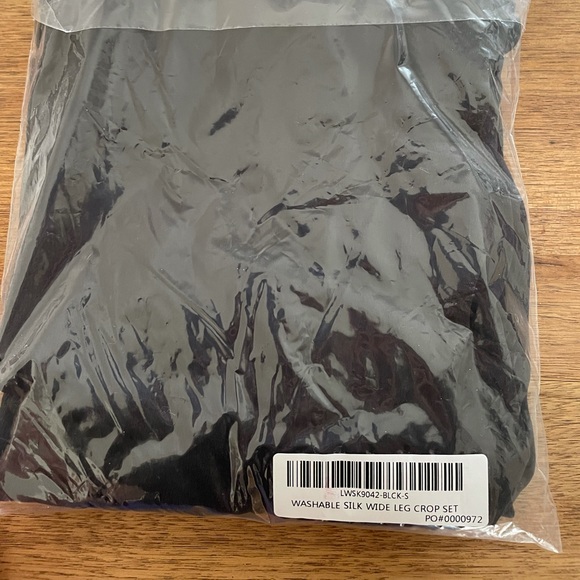 NWT Lunya Washable Silk Wide Leg Crop Set in Black - Picture 5 of 6